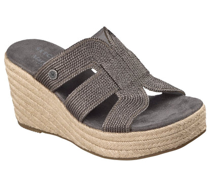Martha Stewart:Iris - Unstoppable | Skechers near me